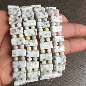 (ONE) Kiwi jasper soft bangle 11-12mm SIZE 6:5’